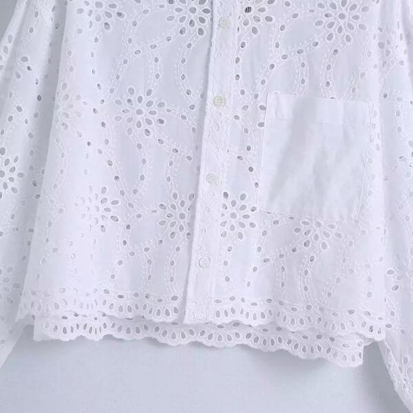Blusa blanca bordada manga larga, holgada con botones. 3