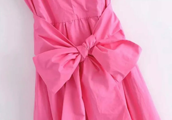Vestido rosa con lazo grande sin mangas 3